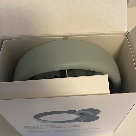 Jilly Box Summer 2024. LSTN HEADPHONES X JILLY BOX. Blue - Picture 5 of 6